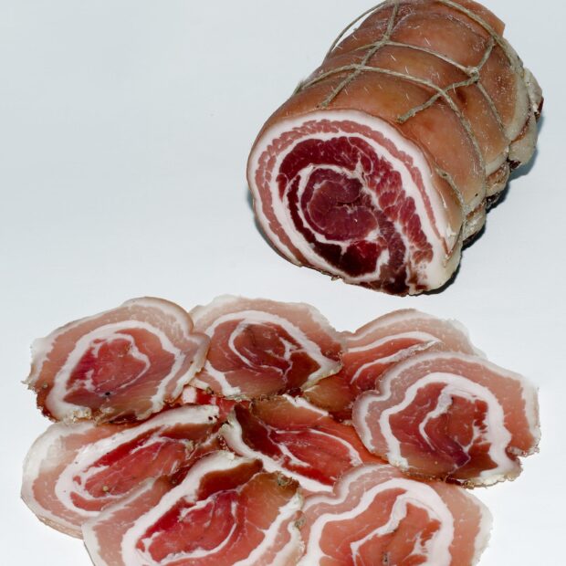 Poitrine roulée Salaison du Champsaur Saint Laurent du Cros Hautes Alpes Charcuterie Artisanale en ligne